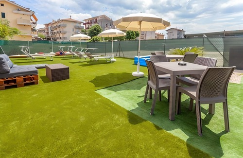 Viserbella Apartment | Holiday Apartment "Sole" with Sea View, Shared Garden & Wi-Fi