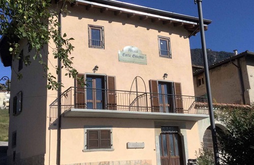 Vesio Apartment | Holiday apartment with lawn for sunbathing