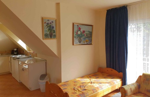 Fonyod Apartment | Holiday apartment with air conditioning, balcony and garden
