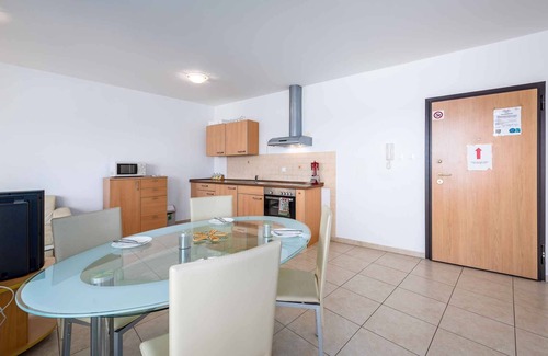 Monterol Apartment | Holiday apartment with air conditioning and barbecue