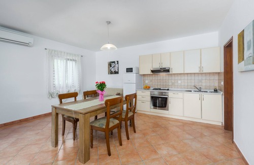 Cervar Apartment | Holiday apartment with pool, only 200m from the beach