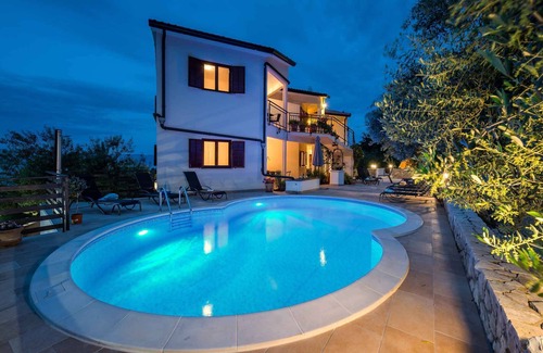 Drenje Apartment | Holiday apartment with sea view and pool