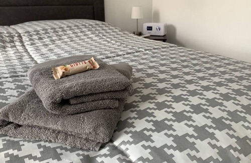 Eddelak Apartment | Holiday Apartment "Work and Relax" with Private Terrace, Private Garden & Wi-Fi