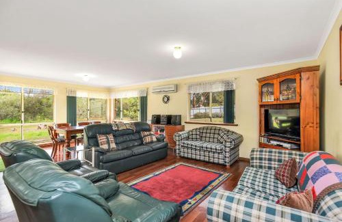 Hayborough House | Holiday Close to the Beach Park Swimming Centre