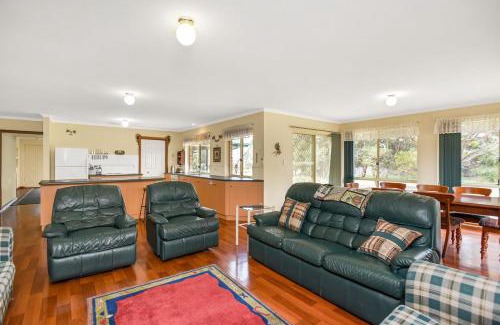 Hayborough House | Holiday Close to the Beach Park Swimming Centre