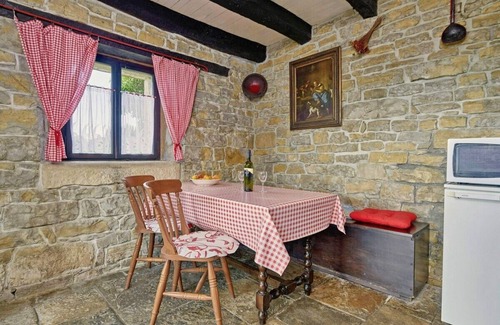 Groznjan House | Holiday cottage Funtana * unique views, private garden with BBQ