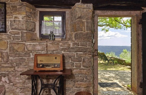 Groznjan House | Holiday cottage Funtana * unique views, private garden with BBQ
