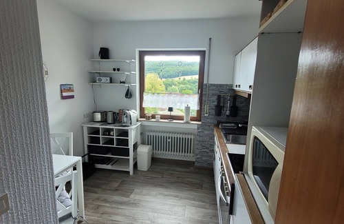 Petersburg Apartment | Holiday Apartment "Am Strohberg" with Balcony and Wi-Fi