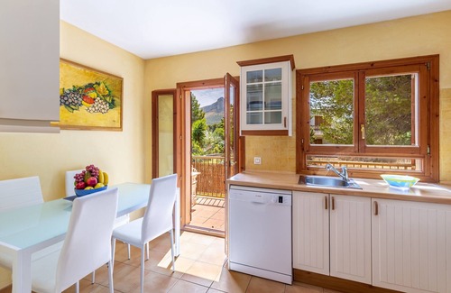 Urbanizacion S'Estanyol House | Holiday Home 'S Estanyol' with Sea View, Wi-Fi and Air Conditioning