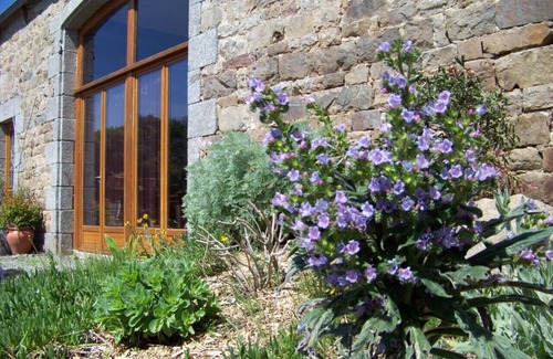 Prat House | Holiday farm; 3 gites & 8 fixed tents, spacious, comfortable, personal