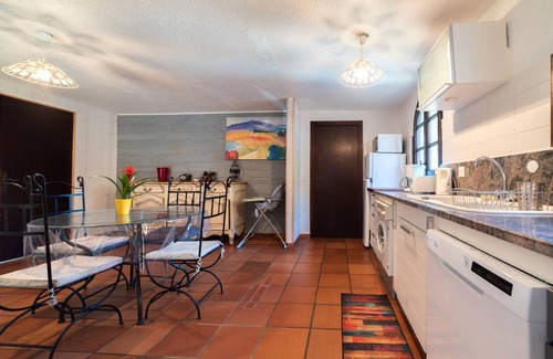 Montesquieu-des-Alberes House | Holiday Home 'Saint Pierre' with Mountain View, Wi-Fi and Air Conditioning