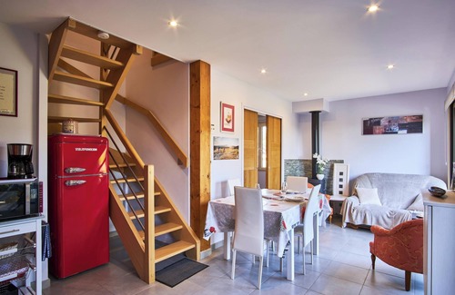 Saint-Hilaire-du-Rosier House | Holiday Home 'Gîte Les Galets Chantants' with Mountain View, Private Terrace and Wi-Fi