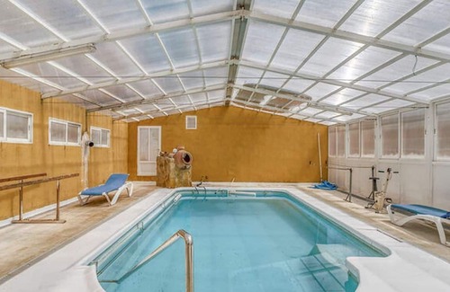 Oria House | Holiday home communal heated swimming pool