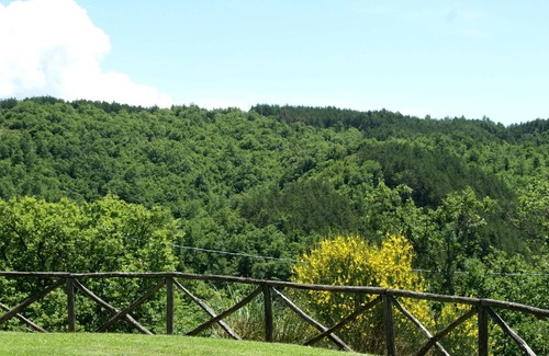 Fraccano House | Holiday Home in Città di Castello with Pool