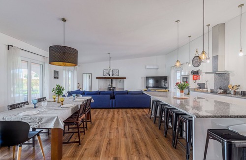 Reguengos de Monsaraz House | Holiday Home 'Casa Maria D'Almeida' with Private Pool, Wi-Fi and Air Conditioning