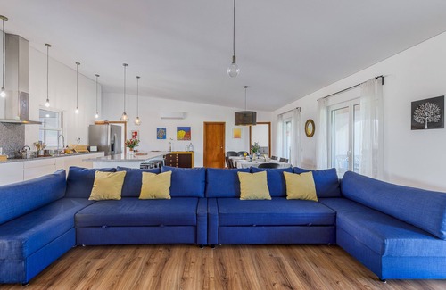 Reguengos de Monsaraz House | Holiday Home 'Casa Maria D'Almeida' with Private Pool, Wi-Fi and Air Conditioning