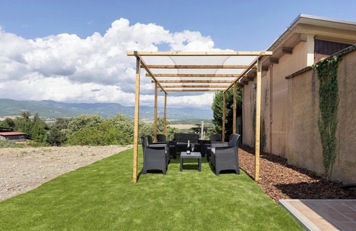 Barberino di Mugello House | Holiday Home 'Iris' with Shared Garden, Wi-Fi and Air Conditioning