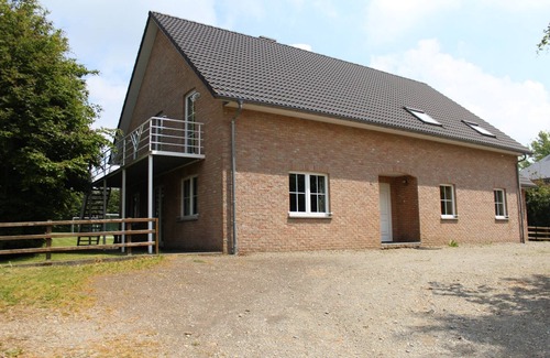 Robertville House | Holiday Home in Robertville with Sauna & Garden