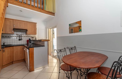 Reynes House | Holiday Home 1 with Mountain View, Air Conditioning
