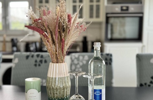Marienheide House | Holiday Home '2 Apartments in Refugium 2020' with Private Terrace, Private Garden and Wi-Fi