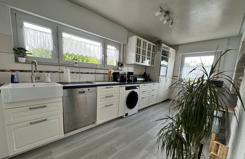 Marienheide House | Holiday Home '2 Apartments in Refugium 2020' with Private Terrace, Private Garden and Wi-Fi