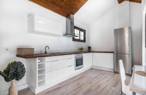 Ingenio House | Holiday Home 'A Modern Canarian House' with Wi-Fi and Air Conditioning