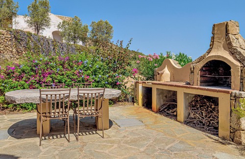 Tiriddo House | Holiday Home "Affitti brevi Tiriddò" with Sea View, Shared Pool and Private Terrace