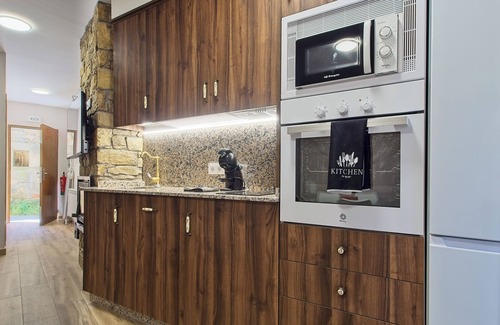 San Justo House | Holiday Home 'Alcobilla Lake' with Mountain View, Shared Garden and Balcony