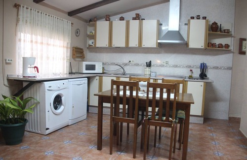 La Hueta House | Holiday Home 'Alojamiento Rural Puente Honda' with Mountain View, Pool & Wi-Fi