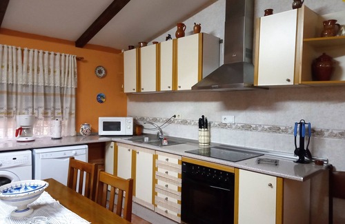 La Hueta House | Holiday Home 'Alojamiento Rural Puente Honda' with Mountain View, Pool & Wi-Fi