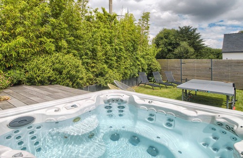 Brech Cottage | Holiday Home 'An Alré - Piscine - Spa - Ciné' with Private Pool, Private Terrace and Wi-Fi