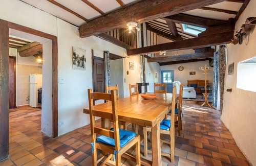 Castet House | Holiday Home 'Ancienne Bergerie' with Mountain View, Shared Terrace and Private Garden