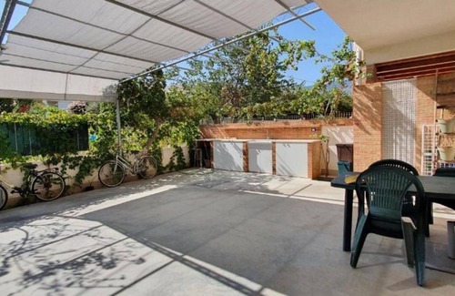 Alcamo Marina House | Holiday Home 'Appartamento Bouganville' with Private Terrace and Wi-Fi