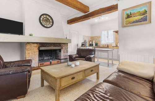 Peyroules House | Holiday Home 'Aux Portes Des Gorges Du Verdon' with Mountain View, Private Terrace and Garden