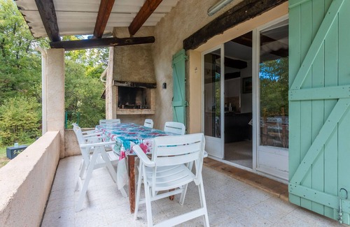 Peyroules House | Holiday Home 'Aux Portes Des Gorges Du Verdon' with Mountain View, Private Terrace and Garden