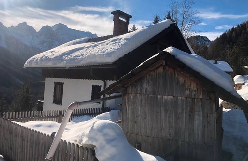 Ferlach House | Holiday Home 'Berghaus Auf 1200m Höhe' with Mountain View, Shared Terrace and Wi-Fi