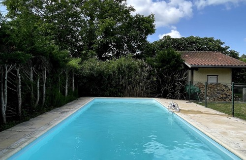 Malabat House | Holiday Home 'Blousson' with Mountain View, Private Pool and Wi-Fi