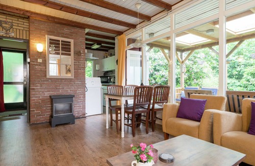 Hoogengraven House | Holiday Home by the forest in Ommen with Pool