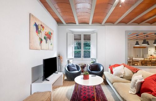 Capellades House | Holiday Home "Can Lluís" with Mountain View, Pool, Garden & Wi-Fi