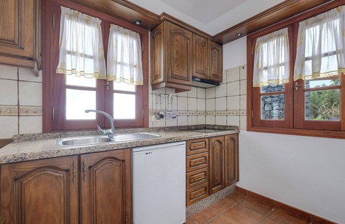 Buen Paso House | Holiday Home "Candelaria" with Mountain and Sea Views, Pool, Terrace and Wi-Fi