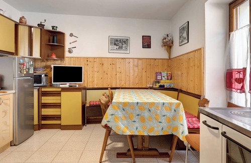 Fontana Nuova-Bevia House | Holiday Home 'Casa della Rosina' with Mountain View