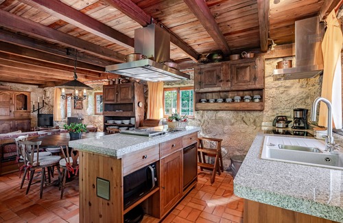 Canicada House | Holiday Home 'Casa Do Gêres' with Lake View, Private Pool and Wi-Fi