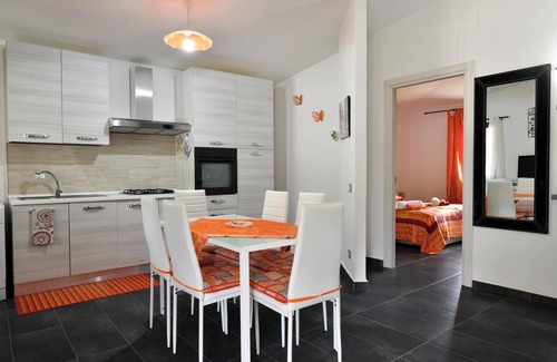 Cardedu House | Holiday Home 'Casa I Ginepri' with Mountain View, Garden and Wi-Fi