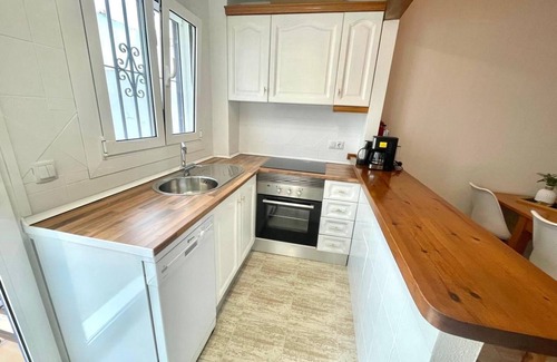 Vergel House | Holiday Home 'Casa Marítima' with Private Terrace, Wi-Fi and Air Conditioning