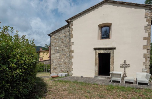 Barberino di Mugello House | Holiday Home 'Castello Di Mangona' with Mountain View and Private Garden