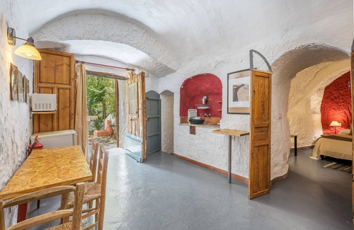 Guadix House | Holiday Home 'Cueva Agua' with Mountain View, Shared Pool and Wi-Fi