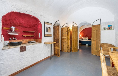 Guadix House | Holiday Home 'Cueva Agua' with Mountain View, Shared Pool and Wi-Fi