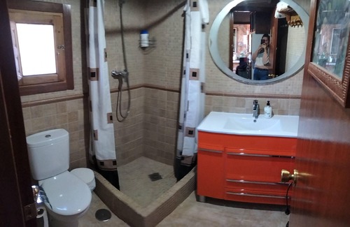 Guadix House | Holiday Home Cueva Picoesquina with Mountain View, Garden & Wi-Fi