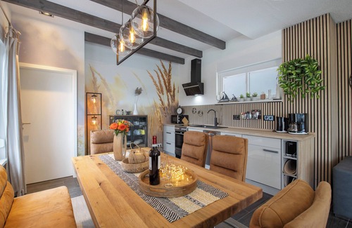 Mucheln House | Holiday Home 'Ferienhaus Seepanorama - Marina Mücheln' with Lake View, Private Terrace and Wi-Fi