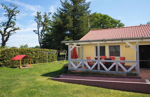 Lochow House | Holiday Home 'Ferienhaus Großtrappe, Barrierefrei' with Private Terrace, Private Garden and Wi-Fi
